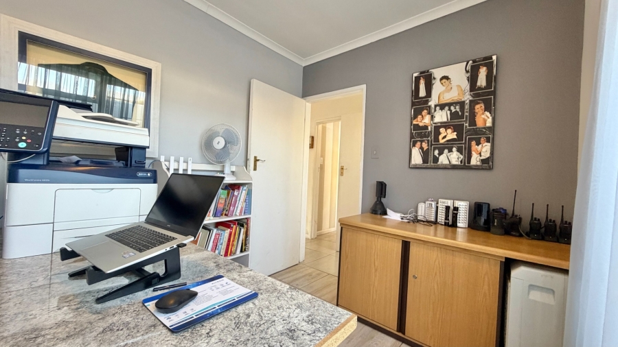 5 Bedroom Property for Sale in Winslow Western Cape